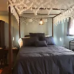 Alice Bellis\'S Capitol Hill One Bedroom Apartment